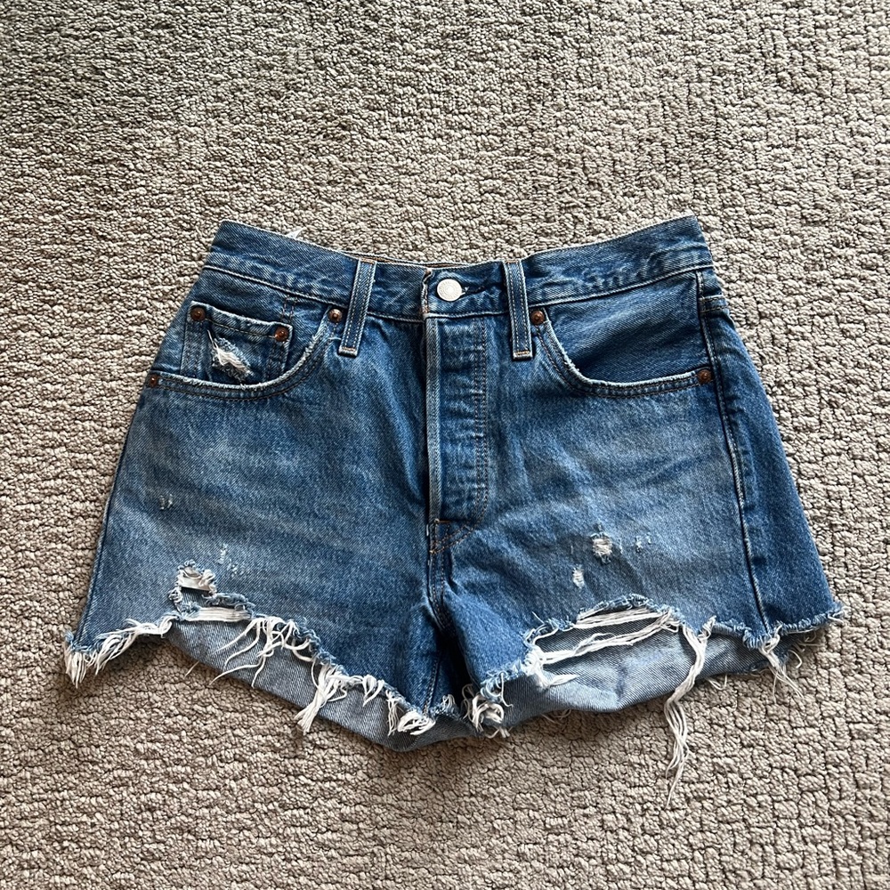Levi’s 501 shorts, size 25